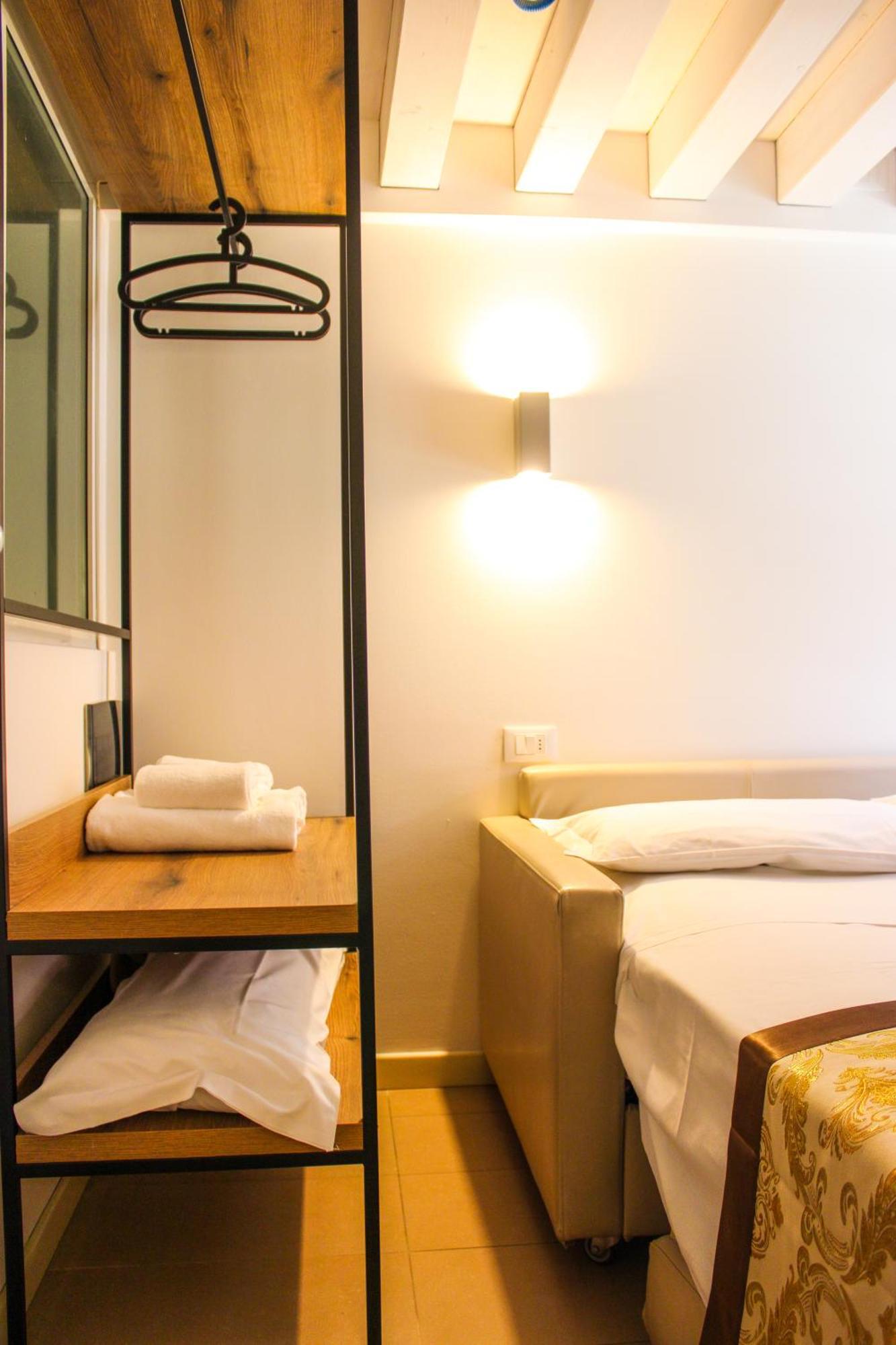 Al Canal Regio - Guest House Venice Exterior photo